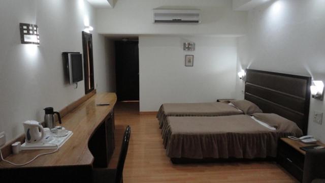 Hotel South End Chandigarh Exterior photo
